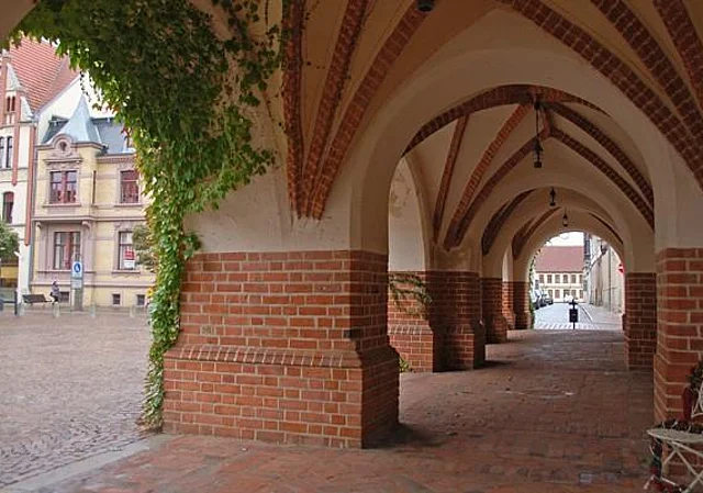 Rathaus Gardelegen, Arkaden Südseite