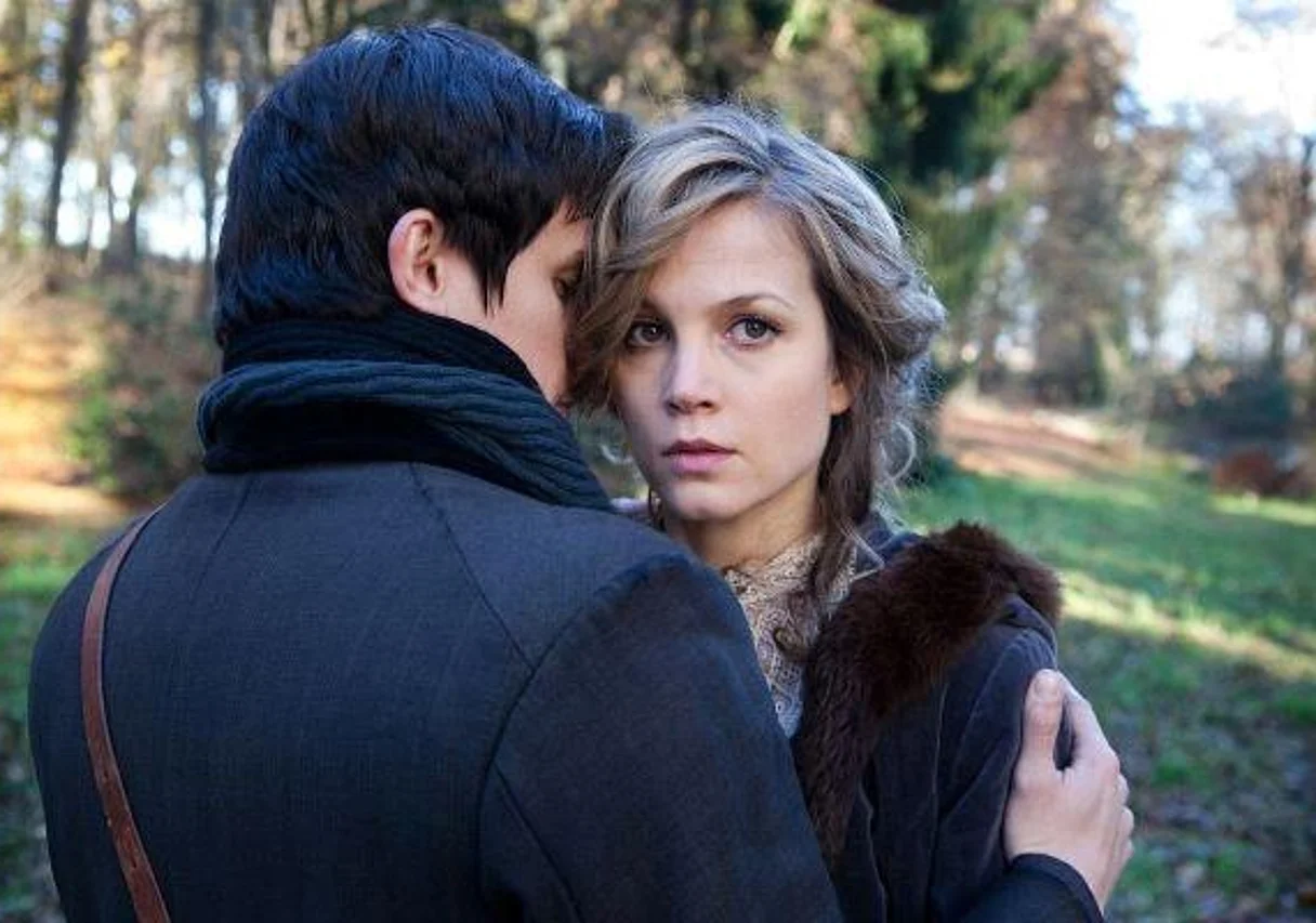 Leonid Bichevin und Sylvia Hoeks in der Schloss- und Parkanlage Tannenfeld