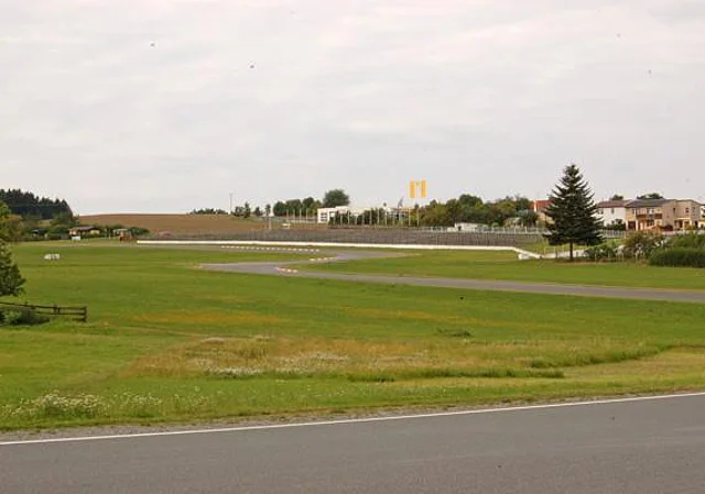 Blick zur Tribüne Kohlbachstraße