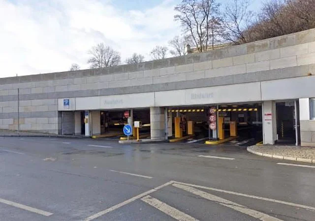Einfahrt Parkhaus Südseite