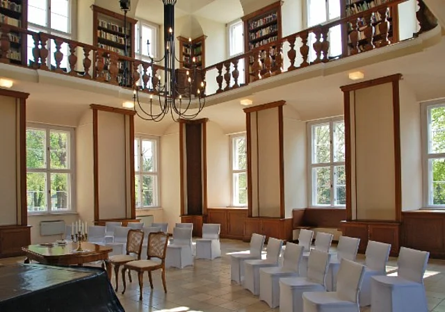 Schloss Ostrau, Bibliothekssaal