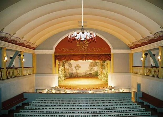Bühne mit Theatersaal 