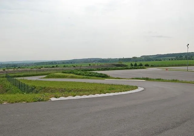 Gefällstrecke mit Kurvengleitfläche
