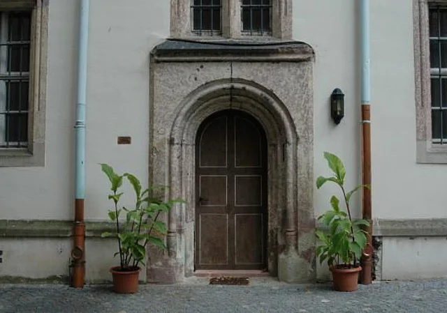Eingangsportal am Kanzleigebäude