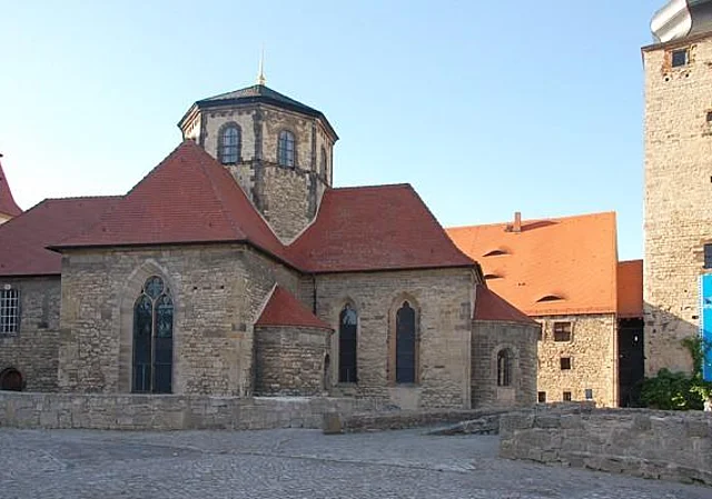 Burgkirche, Burgmuseum, Pariser Turm, Süden