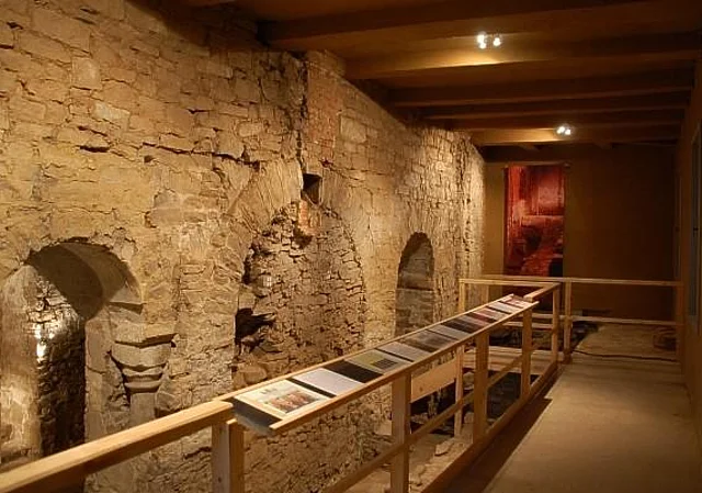 Arkaden im Westteil der Stiftskirche