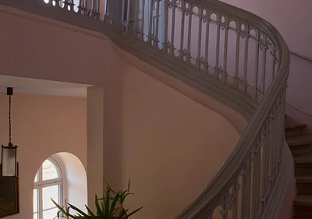 barockes Haupttreppenhaus mit erneuerten Blockstufen