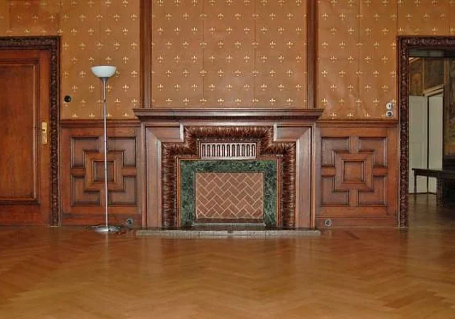 Kamin im Lederzimmer