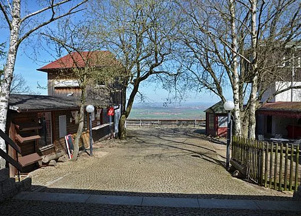 Blick vom Eingang zum Theater nach Nordost 