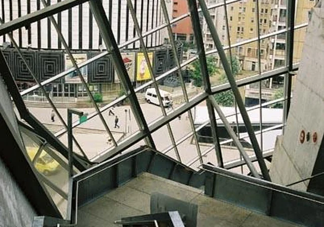 Blick vom Obergeschoss zum Rundkino