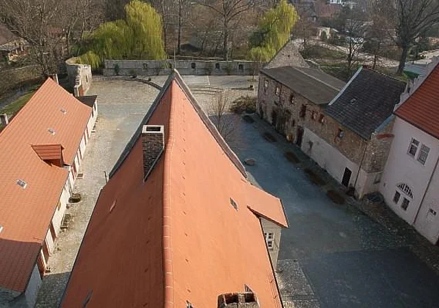 Wasserburg Egeln, Burghof, Blick nach Südost