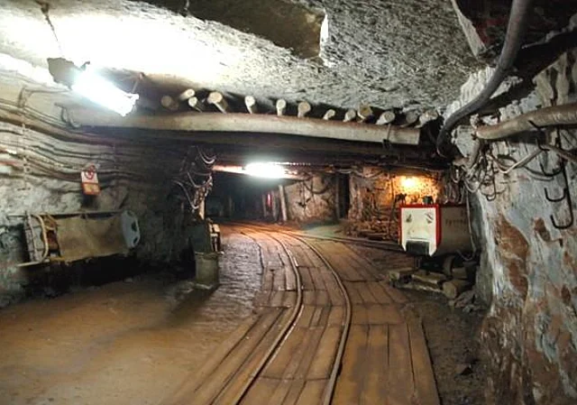 Schaubergwerk, Standardführungsbereich in der 1.Sohle, Blick in Richtung Zufahrt