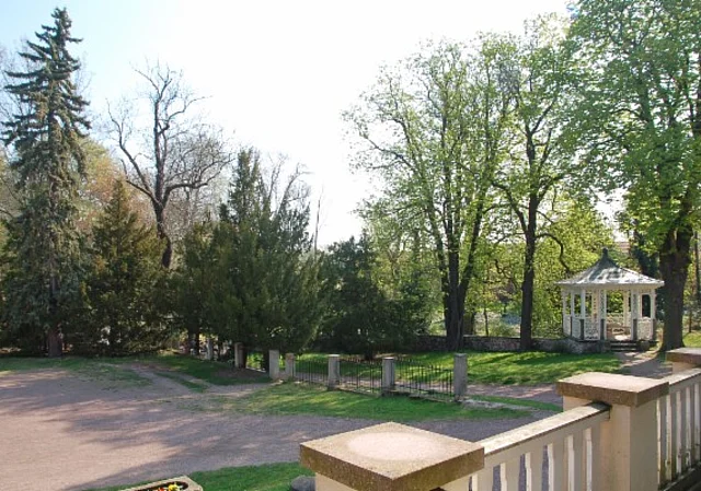 Schloss Ostrau, Blick zum Schlosspark
