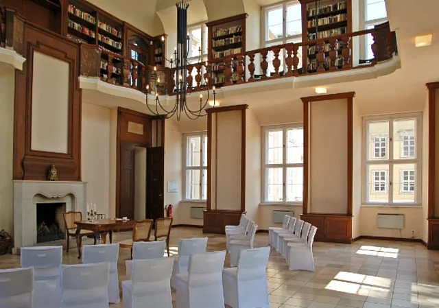 Schloss Ostrau, Bibliothekssaal