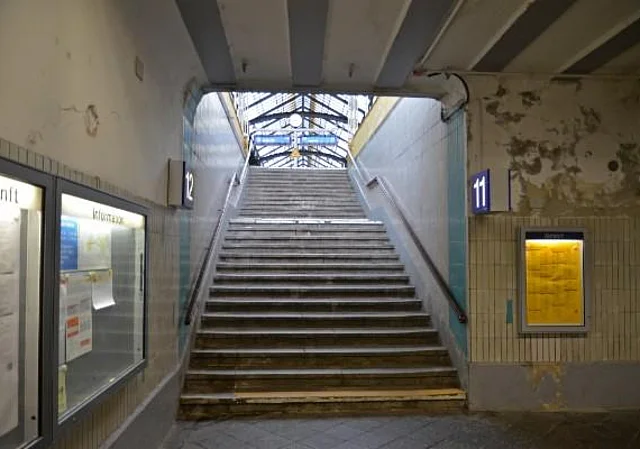 Bahnhof Görlitz, Aufgang zu den Bahnsteigen