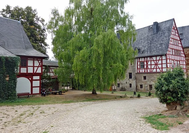 Kapelle und Verbindungsbau