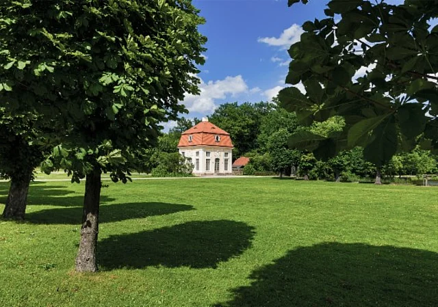 Schloss Moritzburg, Kavaliershaus im Park