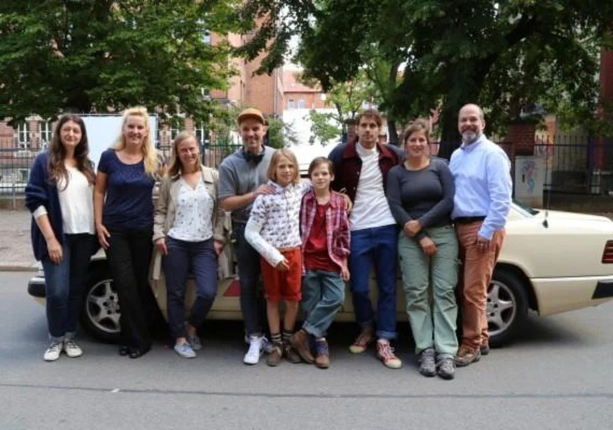 Team, Verleih und Förderer am Set in Erfurt