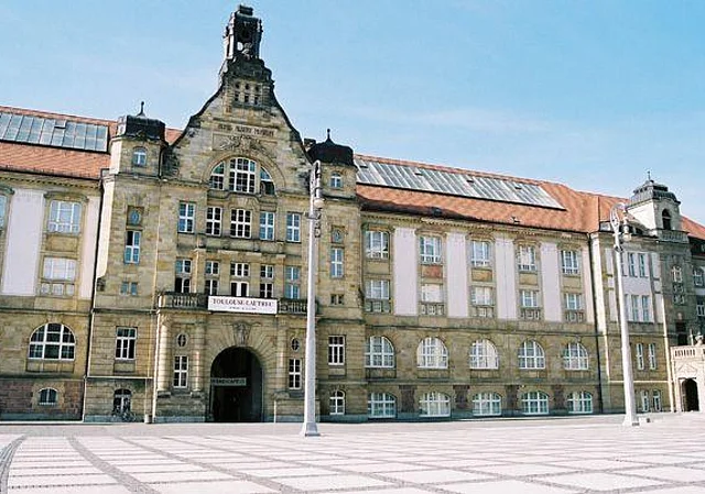Städtische Kunstsammlungen, Nordostseite