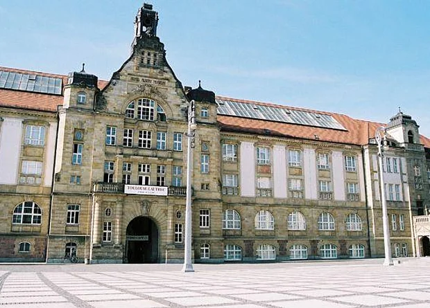 Städtische Kunstsammlungen, Nordostseite 