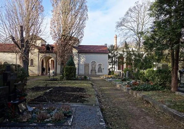 Blick zur Friedhofsverwaltung und Kolumbarium