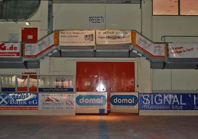 Eingang Eishockeyhalle