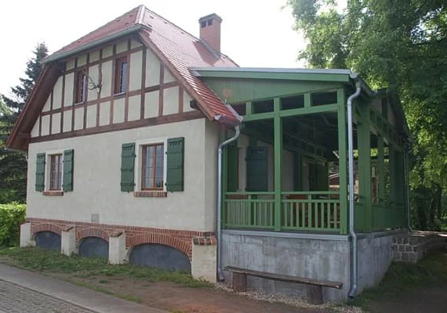 Jagdhaus, Straßenseite, Nordwest