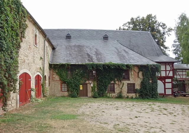 Brennerei und Kapelle