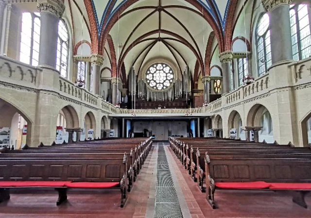 Blick Richtung Orgel