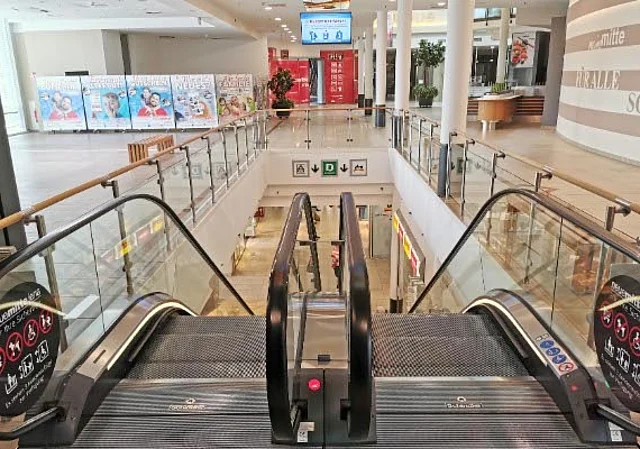 Rolltreppe zum UG
