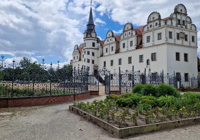 Johannbau, Schlossplatz