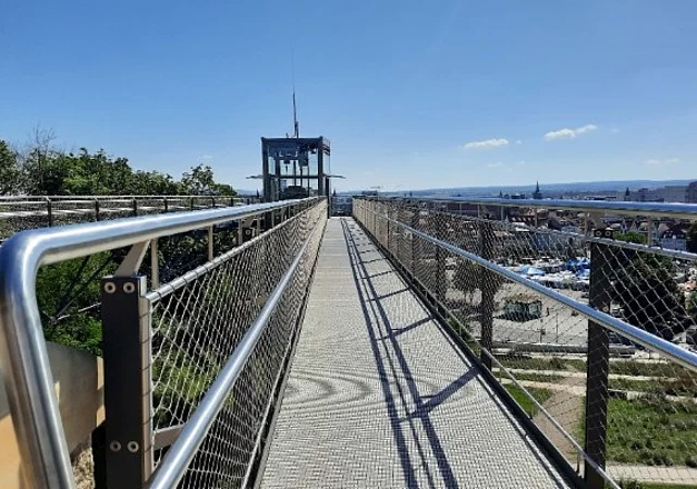 Fußgängerbrücke zum Panoramaaufzug
