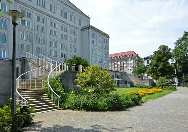 Oper Leipzig, Nordseite mit Terrasse